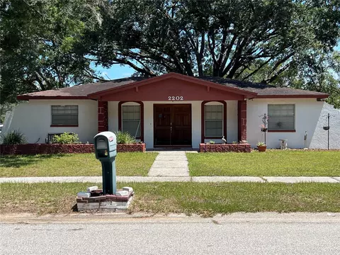 2202 Valleybrook Ave, Valrico, FL 33594