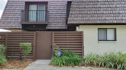 15421 W Pond Woods Dr, Tampa, FL 33618
