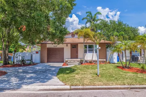 229 SW Lincoln Cir N, Saint Petersburg, FL 33703