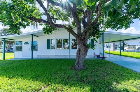 5444 Seville Dr, Zephyrhills, FL 33541
