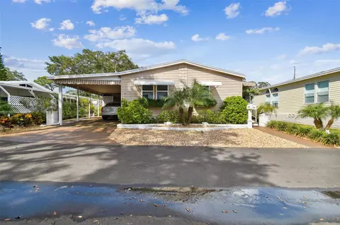 585 Sky Harbor Dr #221, Clearwater, FL 33759