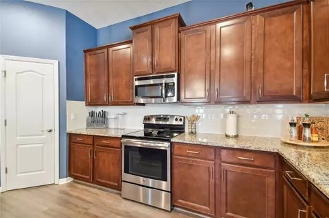 Kitchen - 10413 Hampton Meadow Way, Riverview, FL 33578 photo 1 of 4