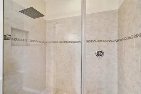 Bath - 10413 Hampton Meadow Way, Riverview, FL 33578 photo 6 of 6