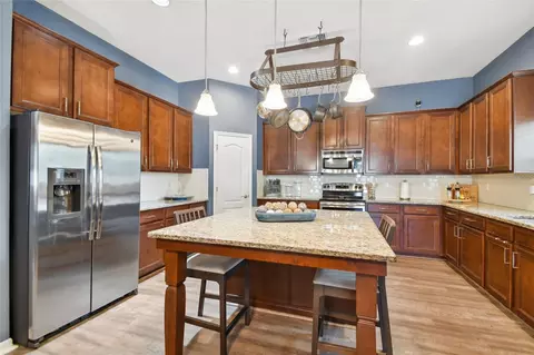 Kitchen - 10413 Hampton Meadow Way, Riverview, FL 33578 photo 2 of 4