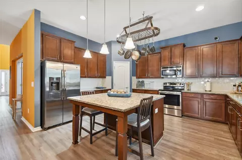 Kitchen - 10413 Hampton Meadow Way, Riverview, FL 33578 photo 3 of 4