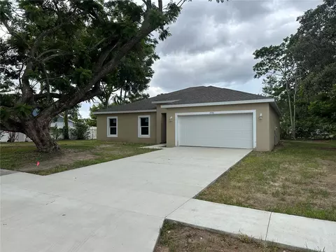 3330 King Charles Cir, Seffner, FL 33584