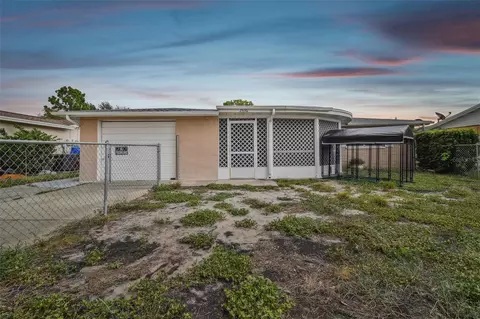 2536 Almond Dr, Holiday, FL 34691