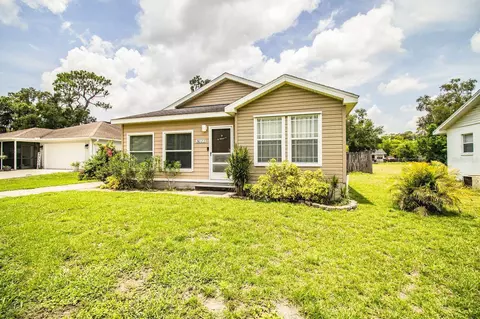 5023 17th St, Zephyrhills, FL 33542