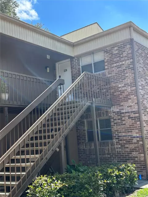 10485 Carrollbrook Cir #220, Tampa, FL 33618