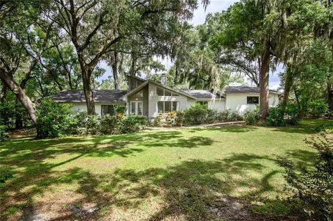 8302 N River Highlands Pl, Tampa, FL 33617
