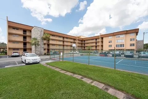 5820 N Church Ave #441, Tampa, FL 33614