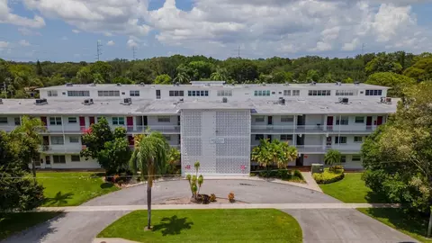 5155 9th Ave N #202, Saint Petersburg, FL 33710