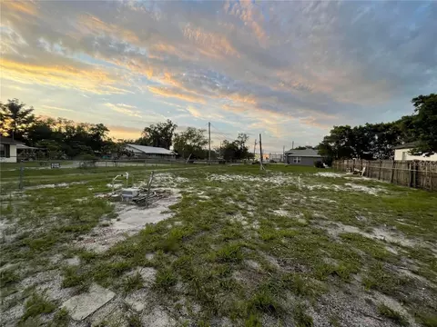 4604 Airport Rd, Plant City, FL 33563