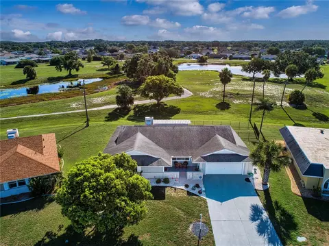 605 Fox Hills Dr, Sun City Center, FL 33573