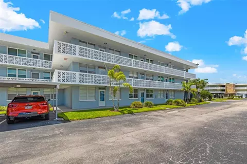 4895 Bay St NE #106, Saint Petersburg, FL 33703