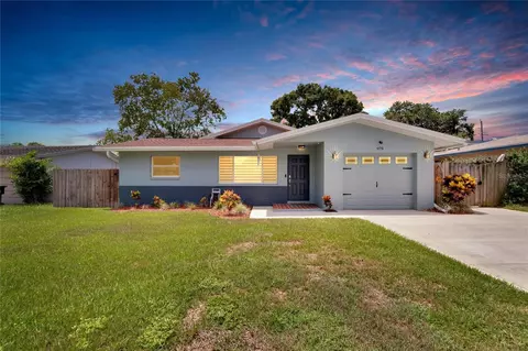 979 7th Ave NE, Largo, FL 33770