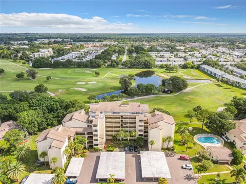 700 Starkey Rd #356, Largo, FL 33771