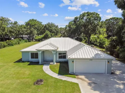 17304 Meadow Ln, Lutz, FL 33558