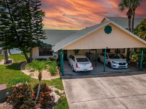656 Yardarm Dr, Apollo Beach, FL 33572