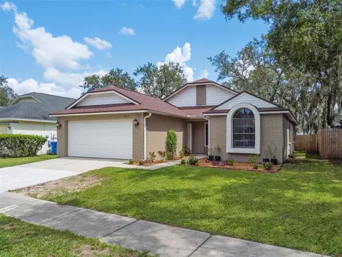 2622 Wrencrest Cir, Valrico, FL 33596