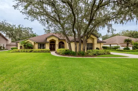 2702 Pine Club Dr, Plant City, FL 33566