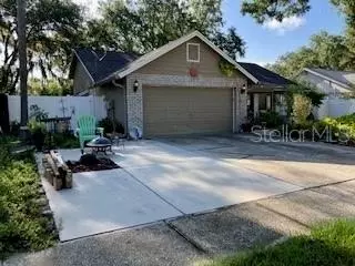1555 Long Pond Dr, Valrico, FL 33594
