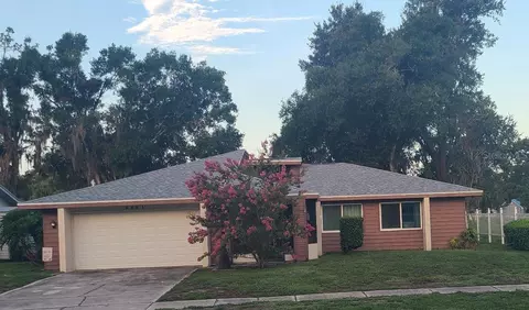 2401 E Timberlane Dr, Plant City, FL 33563