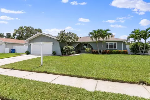 5800 Tanglewood Dr NE, Saint Petersburg, FL 33703