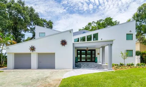 240 Driftwood Rd SE, Saint Petersburg, FL 33705