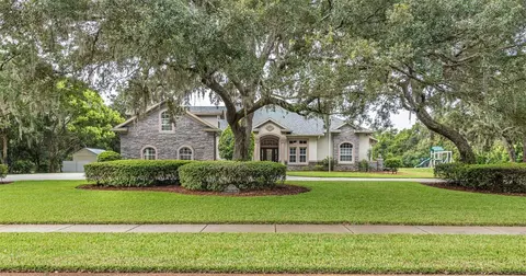 11248 Lakeview Dr, New Port Richey, FL 34654