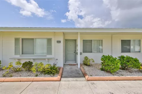 1310 Burbank Ct, Sun City Center, FL 33573