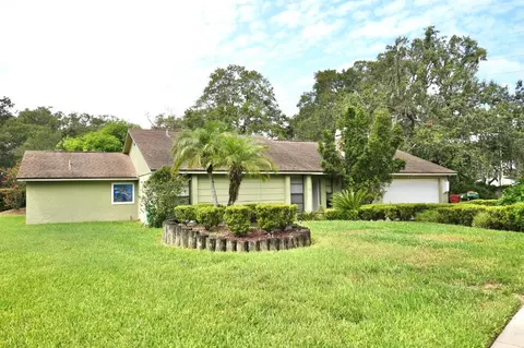 1407 Oakwood Ln, Plant City, FL 33563