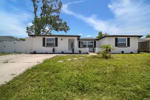 9737 Lake Chrise Ln, Port Richey, FL 34668