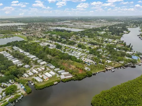 102 20th St NW, Ruskin, FL 33570