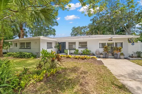 787 Crescent Dr, Largo, FL 33770