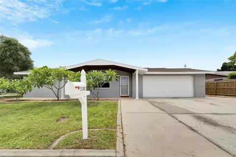 7100 Maplehurst Dr, Port Richey, FL 34668