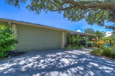 1339 Corner Oaks Dr, Brandon, FL 33510