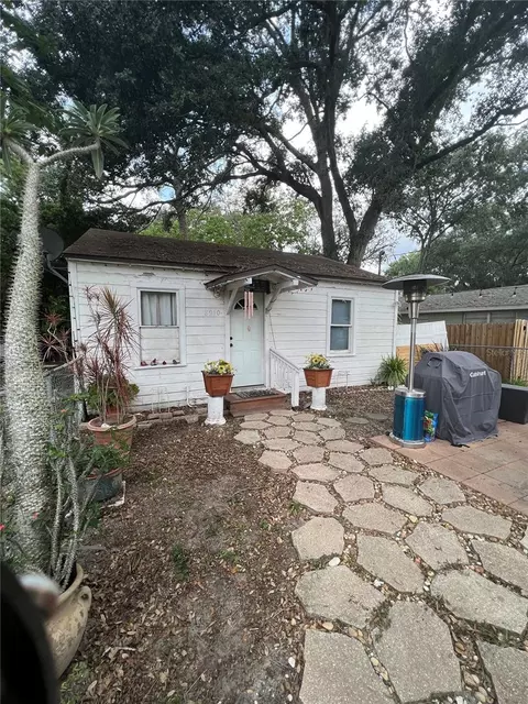 8910 El Portal Dr, Tampa, FL 33604
