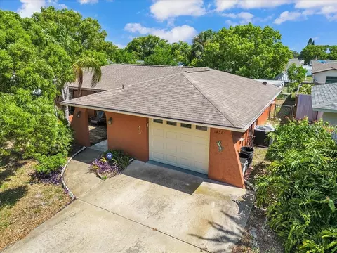 7430 San Carlos Dr, Port Richey, FL 34668