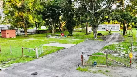 8205 Back Rd, Plant City, FL 33565