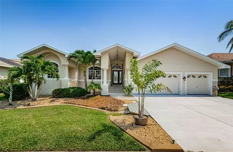 1421 Beach Club Ln, Apollo Beach, FL 33572