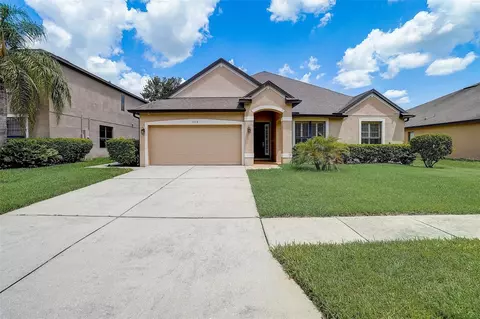 1938 Abbey Ridge Dr, Dover, FL 33527