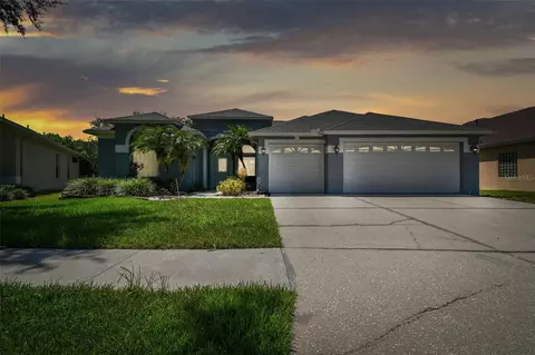 5905 Falconwood Pl, Lithia, FL 33547