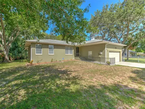 415 10th St SW, Ruskin, FL 33570