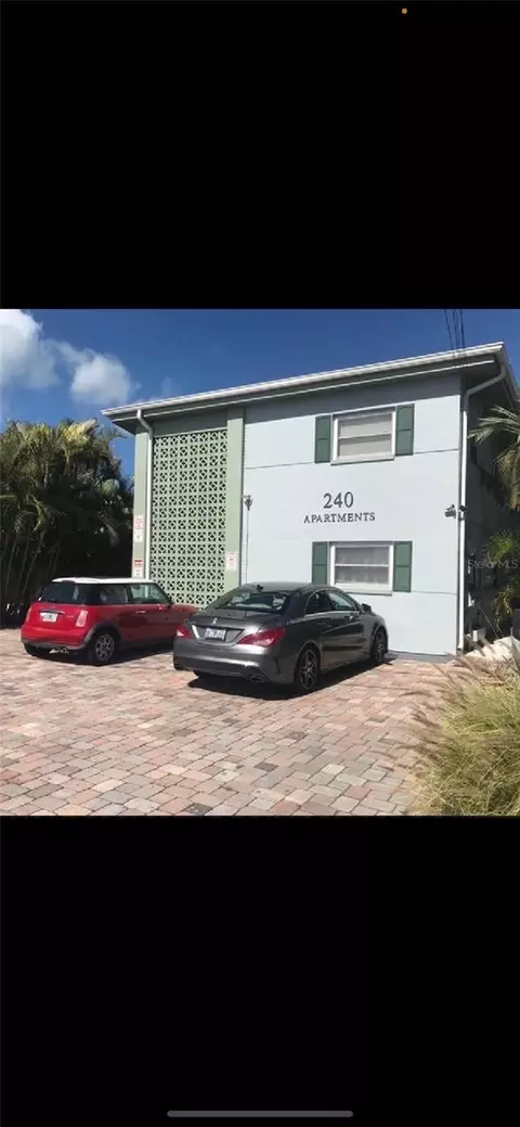 240 115th Ave, Treasure Island, FL 33706