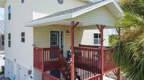 17727 1st St E, Redington Shores, FL 33708