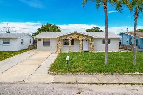 1051 Cornwall Dr, Holiday, FL 34691
