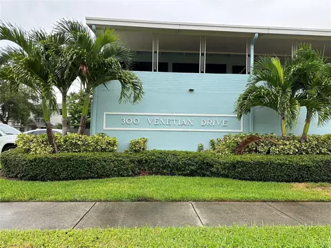 300 Venetian Dr #5, Clearwater, FL 33755