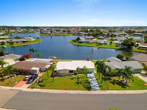 1201 Fordham Dr, Sun City Center, FL 33573