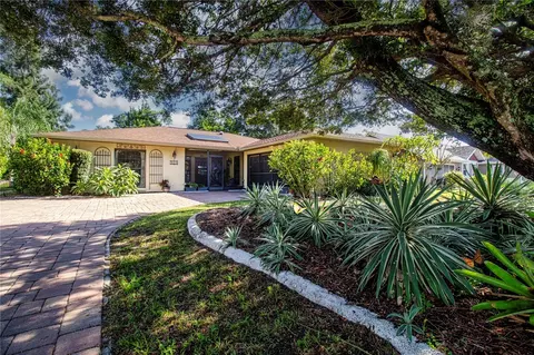 205 Amesbury Cir, Sun City Center, FL 33573